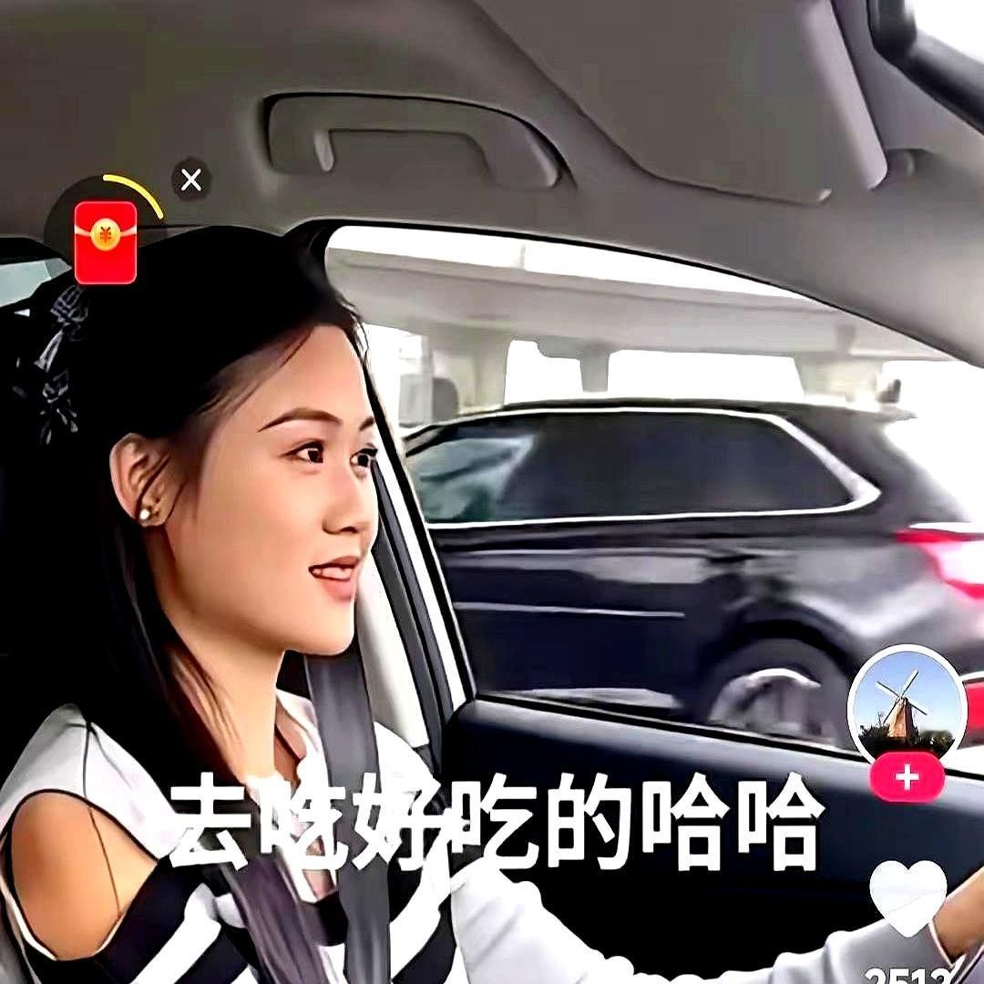 大衣哥儿媳开豪车买菜，这家人终于稳了。这车被网友认出来，看着像宝马X5，市价