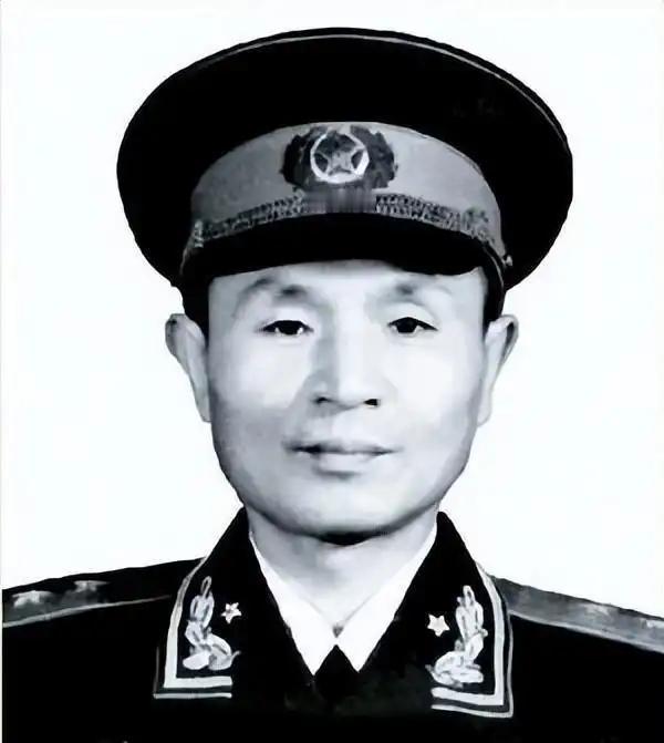 阎揆要毕业于黄埔军校，曾任一野参谋长，1955年被授中将，因档案误将其1926年
