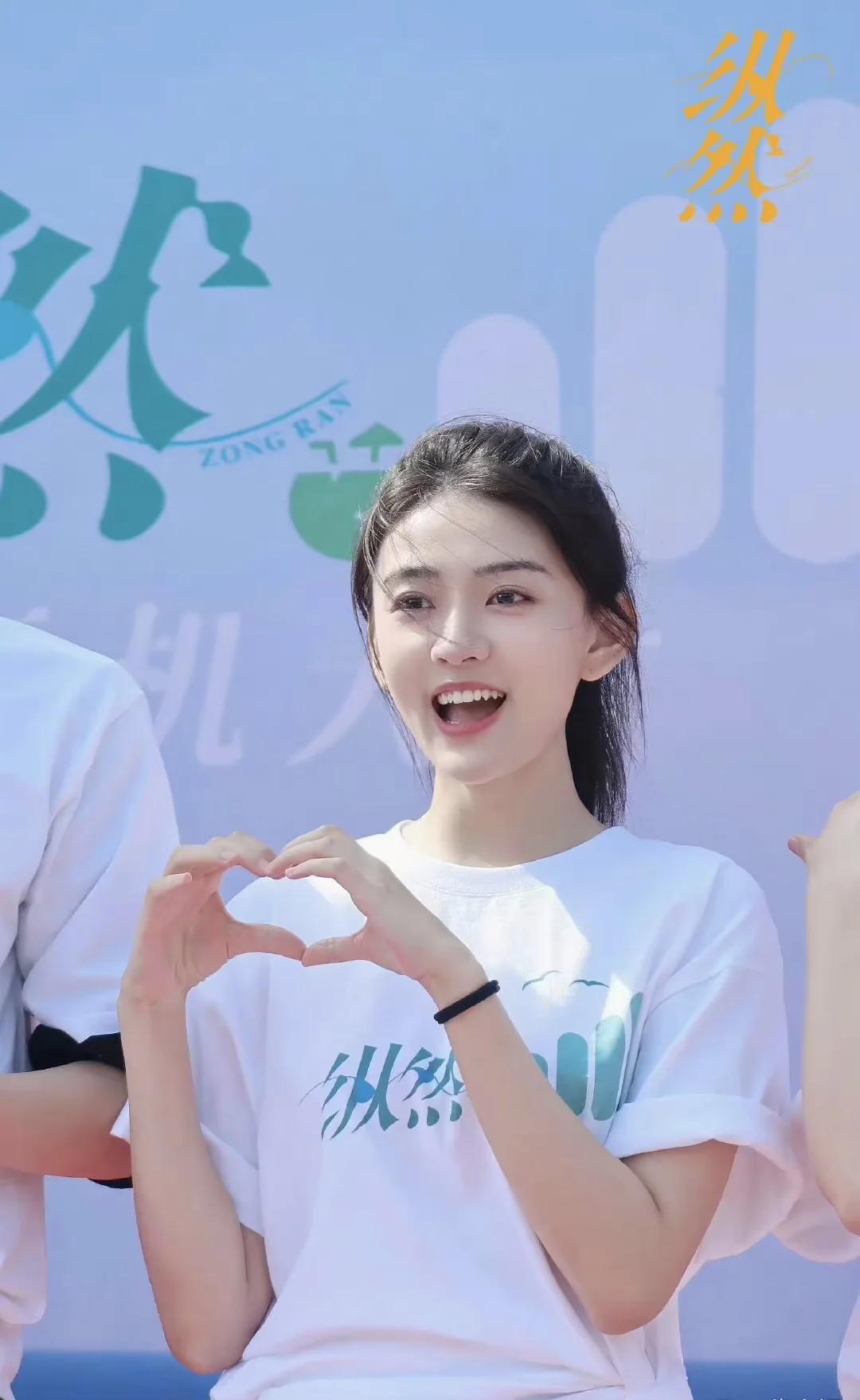 男人喜欢像猫的女人，女人喜欢像狼的男人。