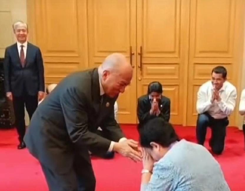 柬埔寨人民在见柬埔寨国王西哈莫尼，还要下跪，看得出来他们统治阶级的强大，其实西哈