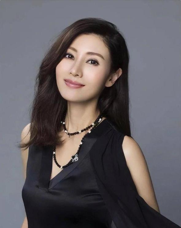 当年李嘉欣38岁嫁给许晋亨的时候，其实压根儿没打算要孩子。她那时候心里想的是：自