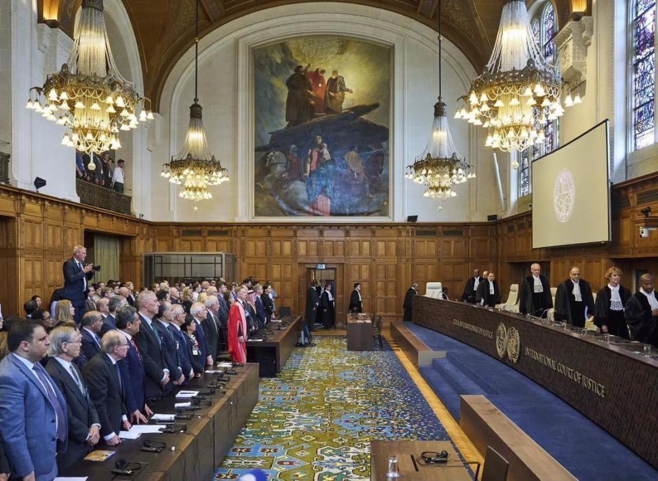 硬抗3天后，特朗普接受现实：全球关税大战结束，中方预测太准了当地时间2月20日