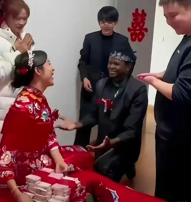 远嫁非洲的女子回国了，等身体养好了，就找个老实人嫁了，过上安稳的日子。