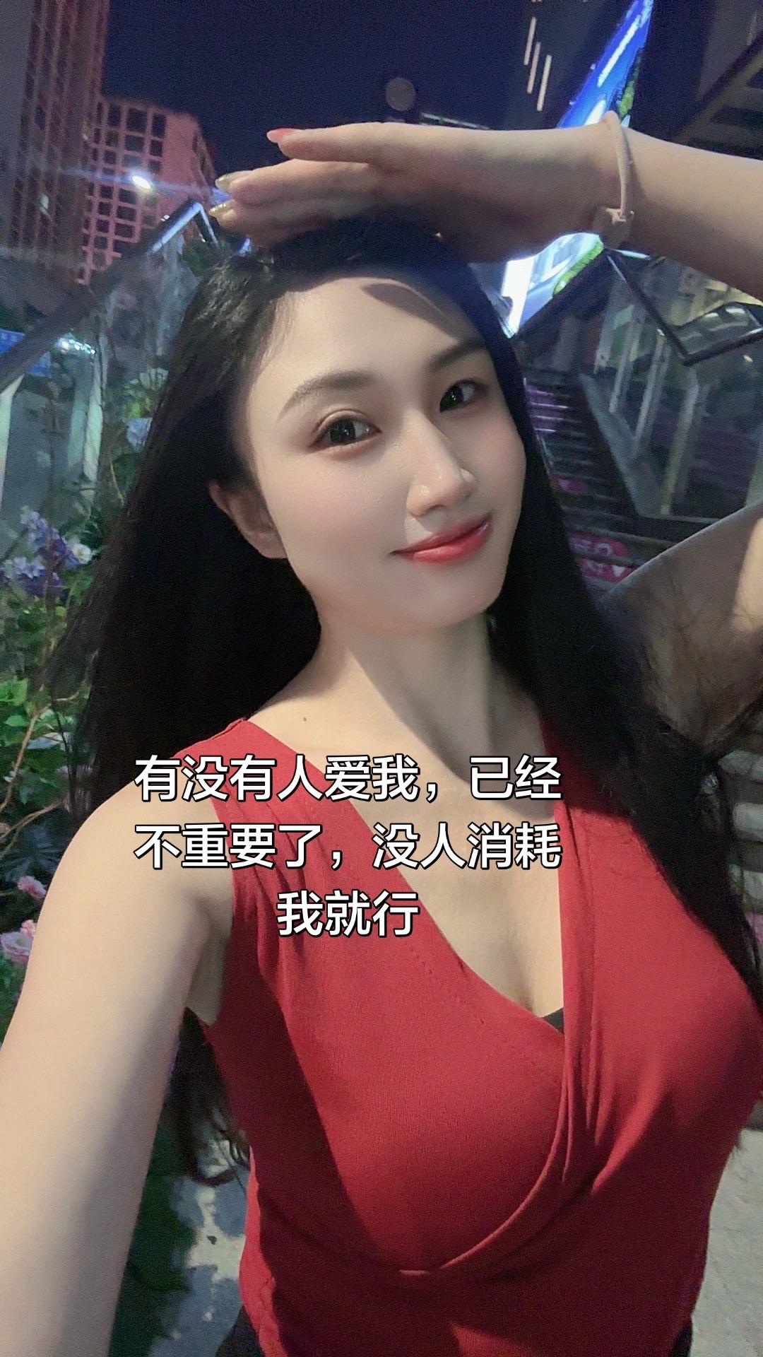 有没有人爱我已经不重要了，没人消耗我就行温柔女人味迷人的红裙