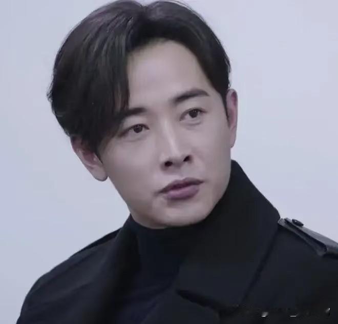 全网都在传罗晋和唐嫣离婚，热搜炒得沸沸扬扬，结果人家爸刚走，他一条讣告发出来