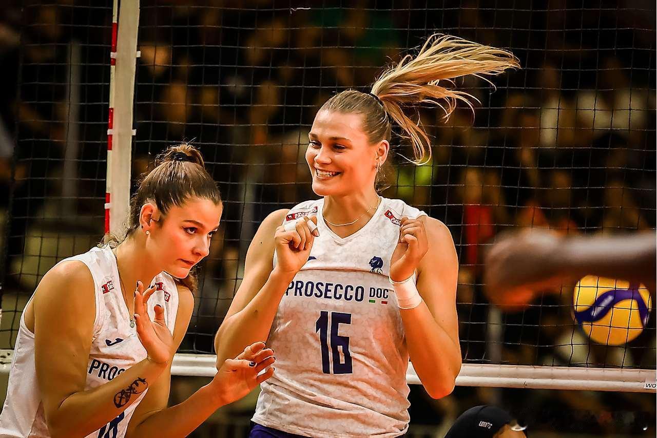 【科内全主力休战世俱杯横扫扎马雷克晋级四强】2025女排世俱杯B组，意大利科内