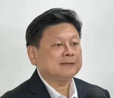 现在傅崐萁有大麻烦了，最近《金融时报》前驻台记者席佳琳在接受绿媒专访时爆出了一个