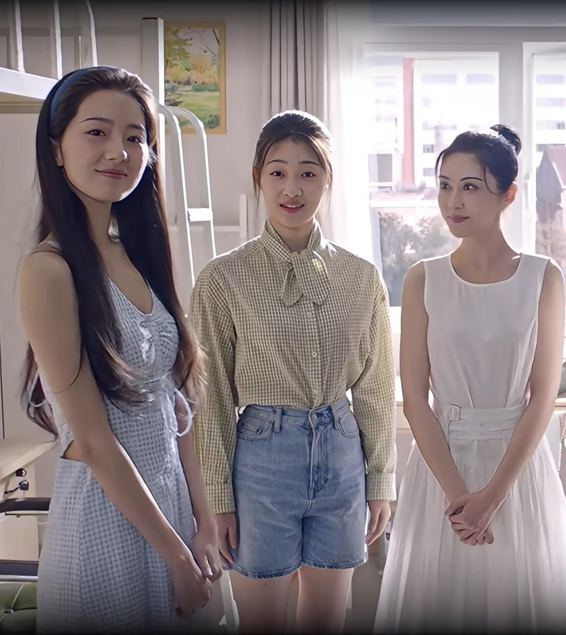 一个宿舍6个人，三个喜欢一个男人。思靓、叶容、聂曦光都喜欢庄序。叶容明着给聂