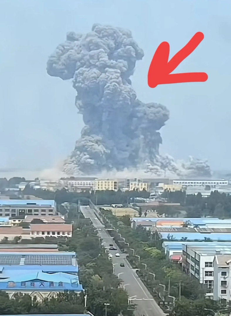 看到高密化工厂这事一出，结结实实接了我们普通人三个教训：第一个教训，房子是住