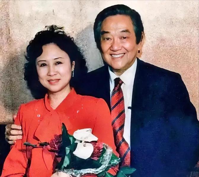 1964年，琼瑶离婚后，做了平鑫涛的情妇。平鑫涛的妻子哭着求她，把丈夫还给自己，