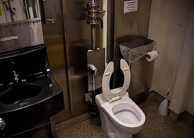 人有三急，这事要是解决不好，别说打仗了，军心都得散。可这事，偏偏就让号称地表最强