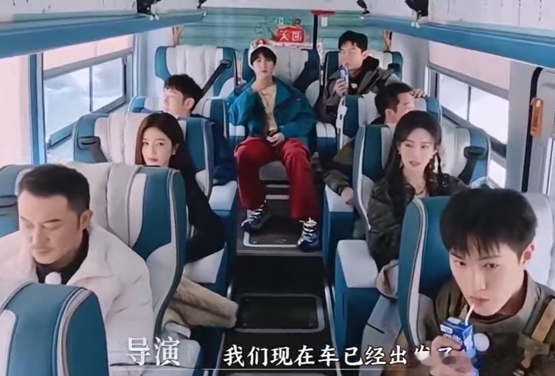 一车安全带全是P上去的综艺《奔跑吧》中，郑恺、张真源、沙溢多位嘉宾身上所系的安全