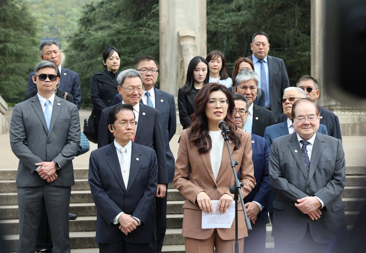 距离2026年九合一选举越来越近，原本手握基本盘优势的蓝营，非但没有聚力备战，反