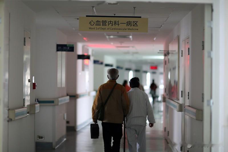 之前陪家里长辈跑了大半年医院，才慢慢接受这个现实：现在医学再发达，也不是所有问题