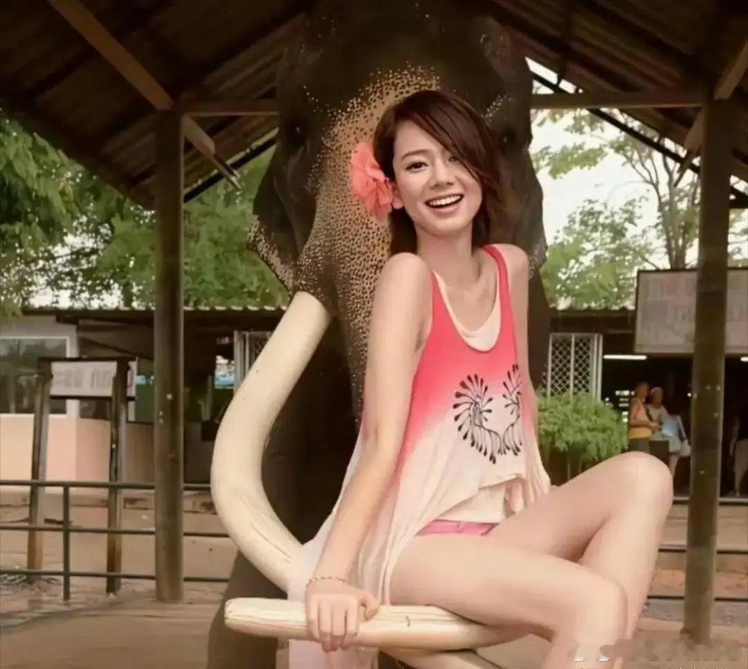 原来戚薇以前长这样的，难怪一直火到现在