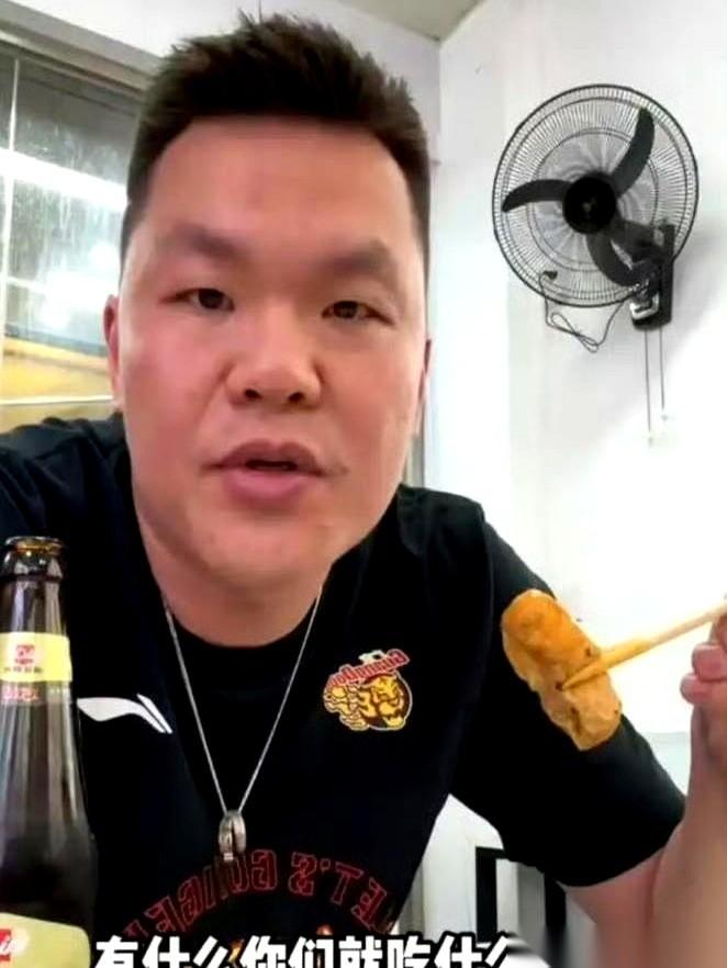 今年的广东队，大名单摊开来，就差把“第十二冠”三个字直接刻脸上了。朱芳雨和杜锋