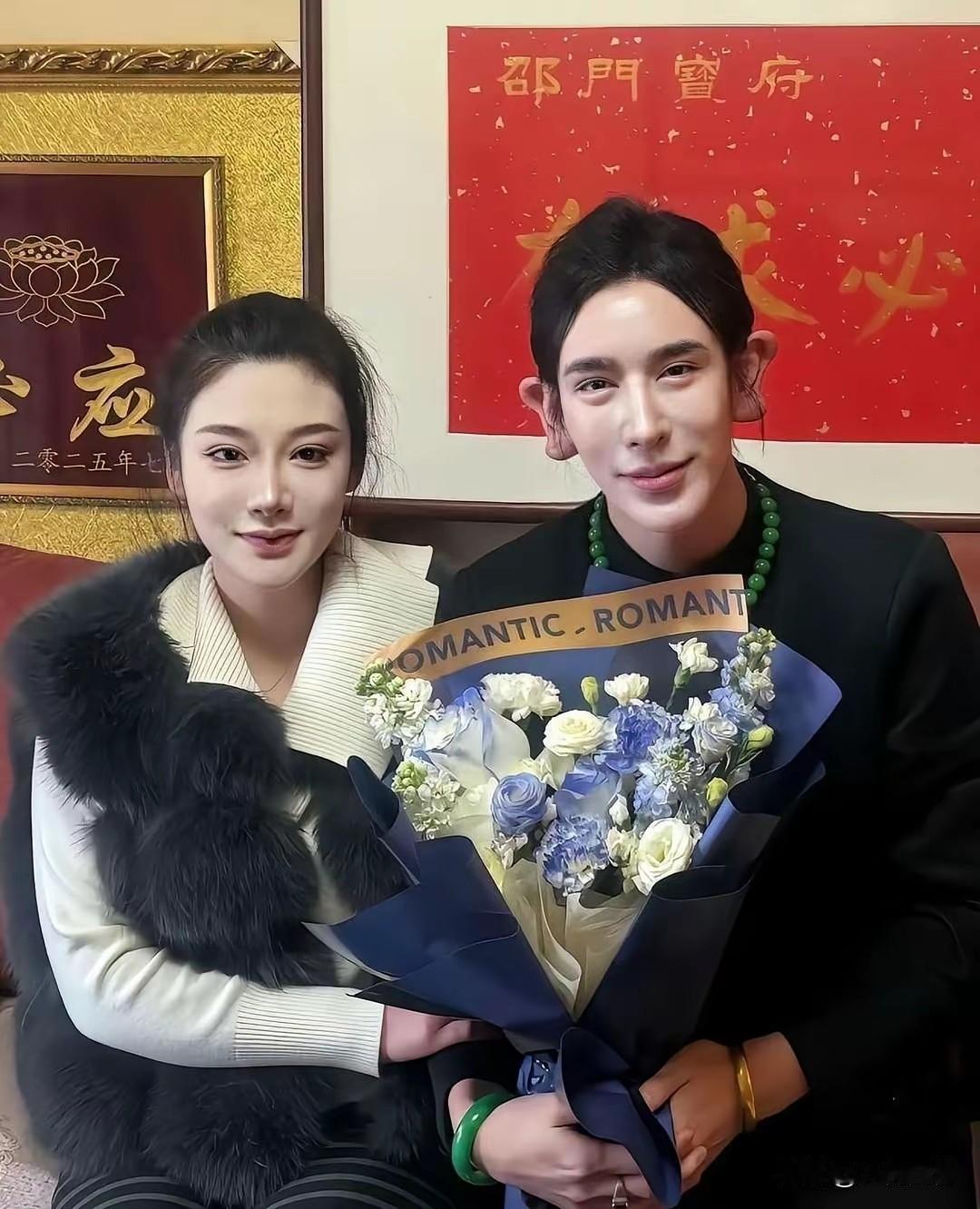 这个男子的长相，感觉非常的奇异，尤其是他的耳朵，又大又圆又厚实，很少看到过这样的