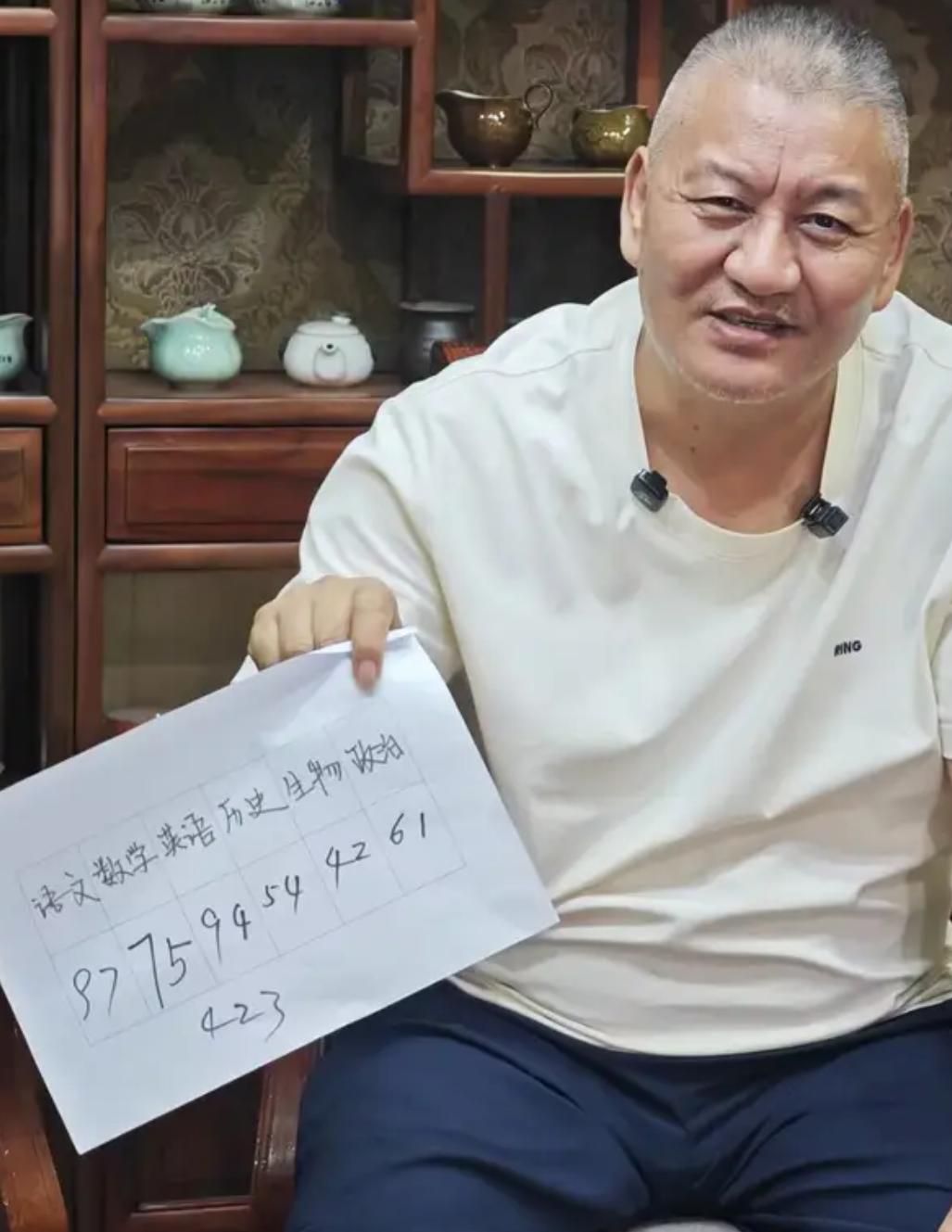 “高考王”梁实终于不犟了！今天四川高考出成绩，第30次参加高考的梁实公布了其高