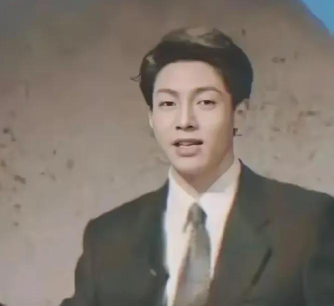 1997年，撒贝宁前去央视面试，面试官肖晓琳第一眼见到他，转身躲进办公室锁上门，