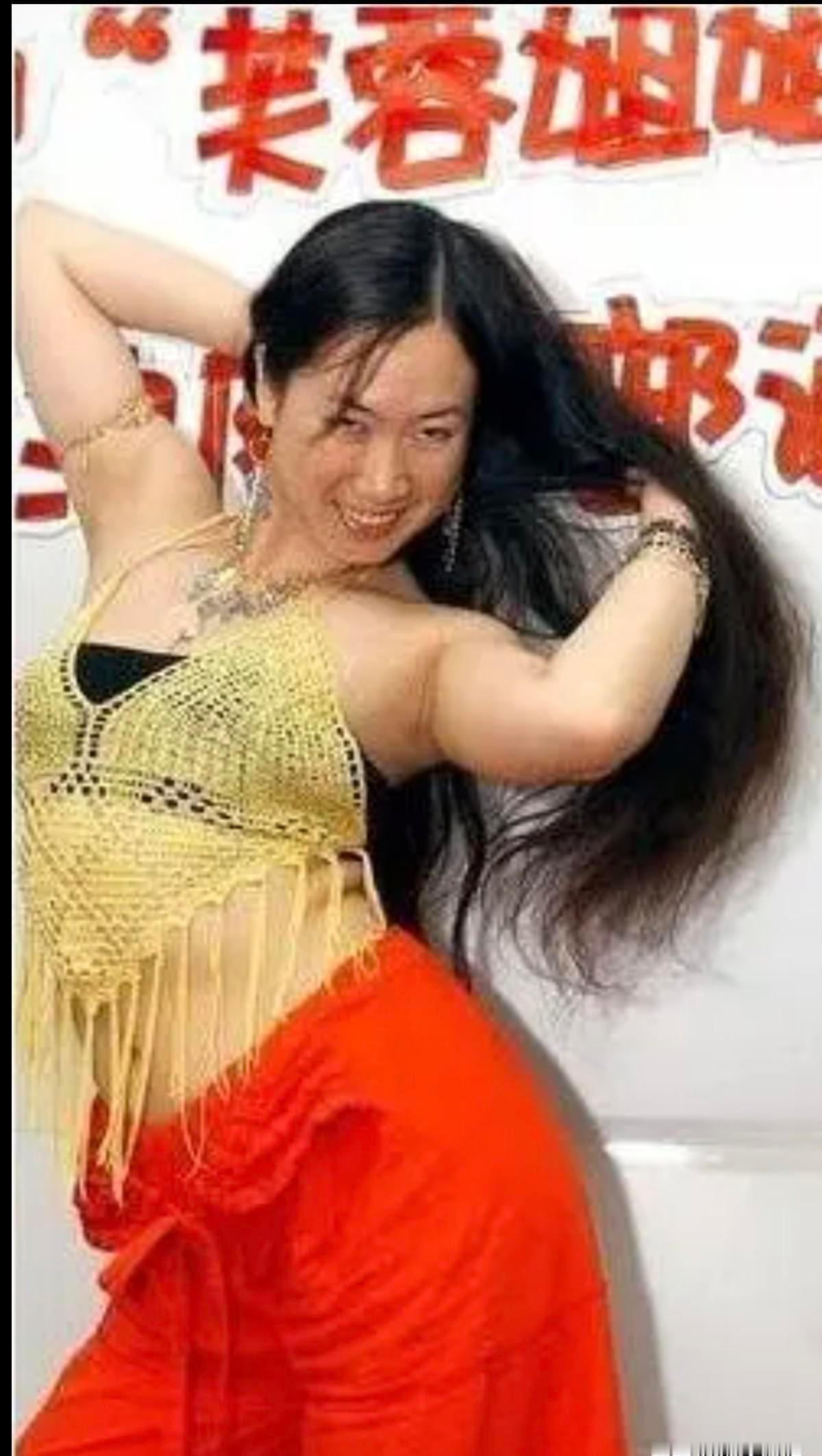 芙蓉姐姐被骂了7年“丑到恶心”，7年后，她一个人带着孩子，账户里躺着1个亿。2