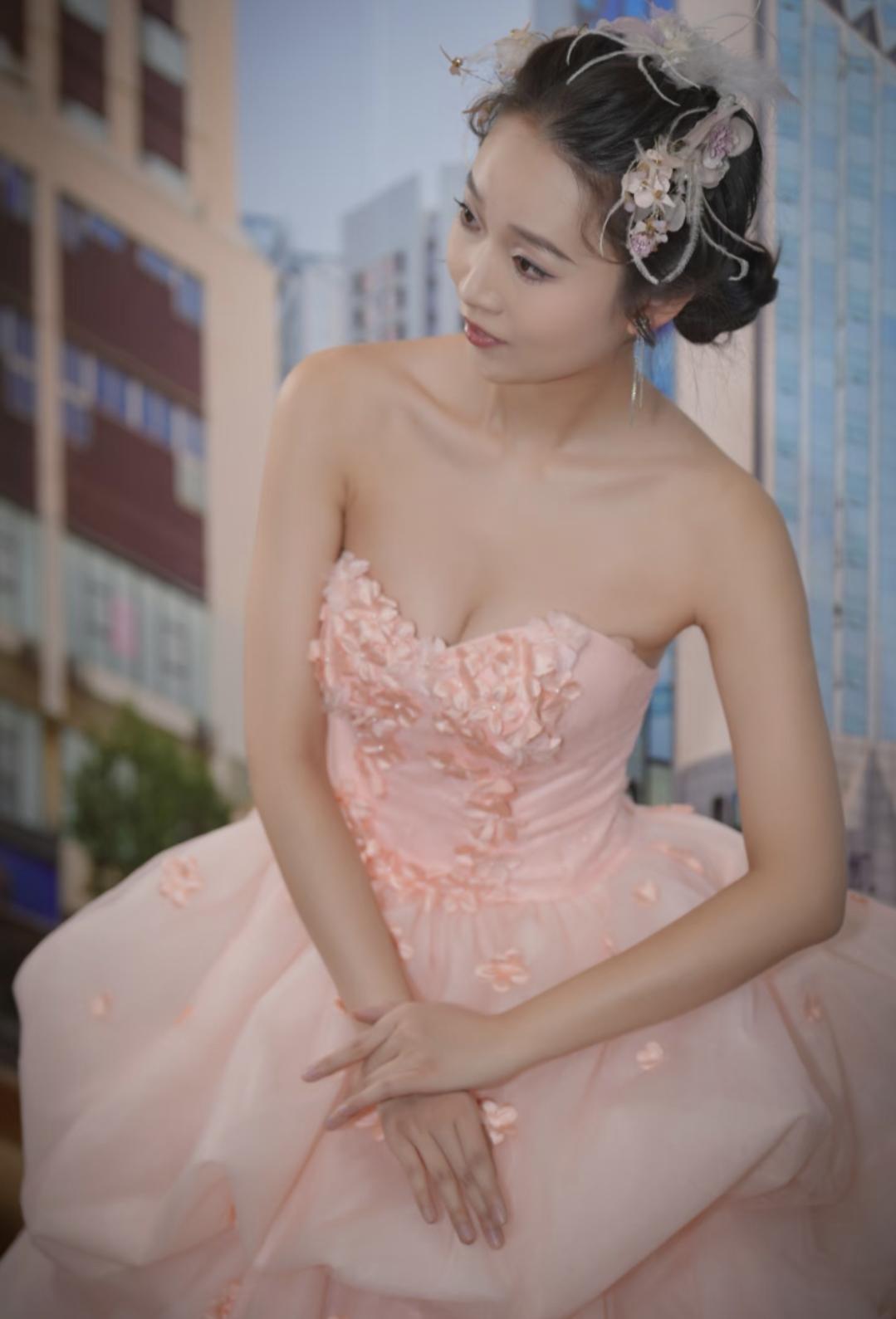 你把时间花在哪里，人生的花就会开在哪里。不要虚度光阴，去读书、去努力，静待属于自