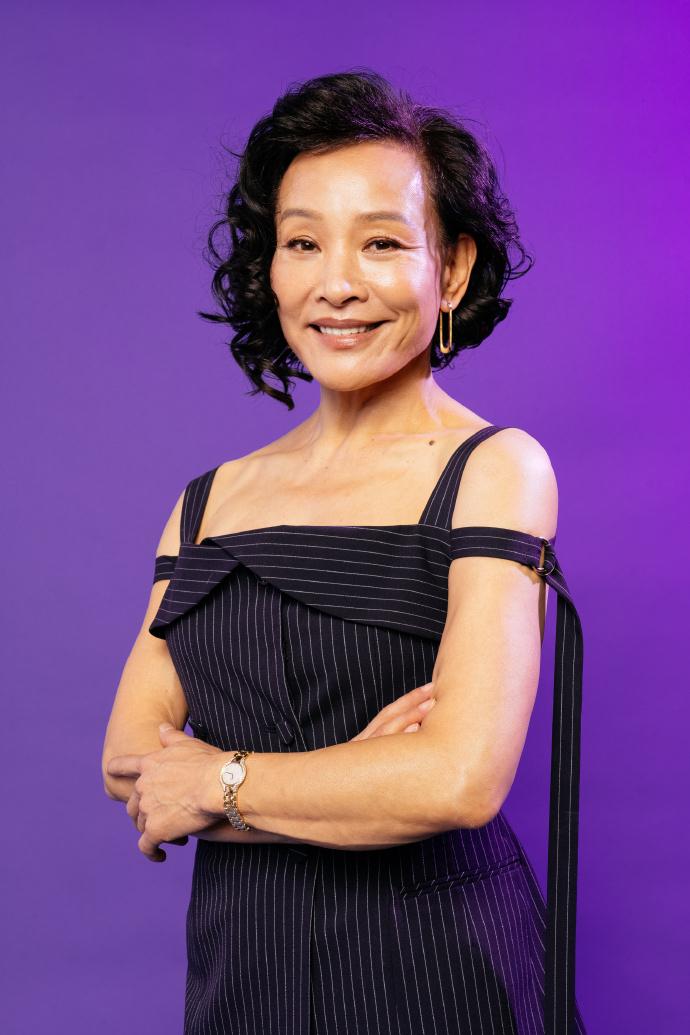 陈冲说，98年，我在南宁福利院收养双胞胎时，医生说我很难怀孕，结果刚办完手续，发