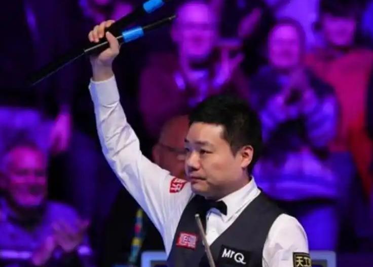 复仇战，丁俊晖三连鞭，3-0领先克星唐纳森！英锦赛1/8决赛，中国