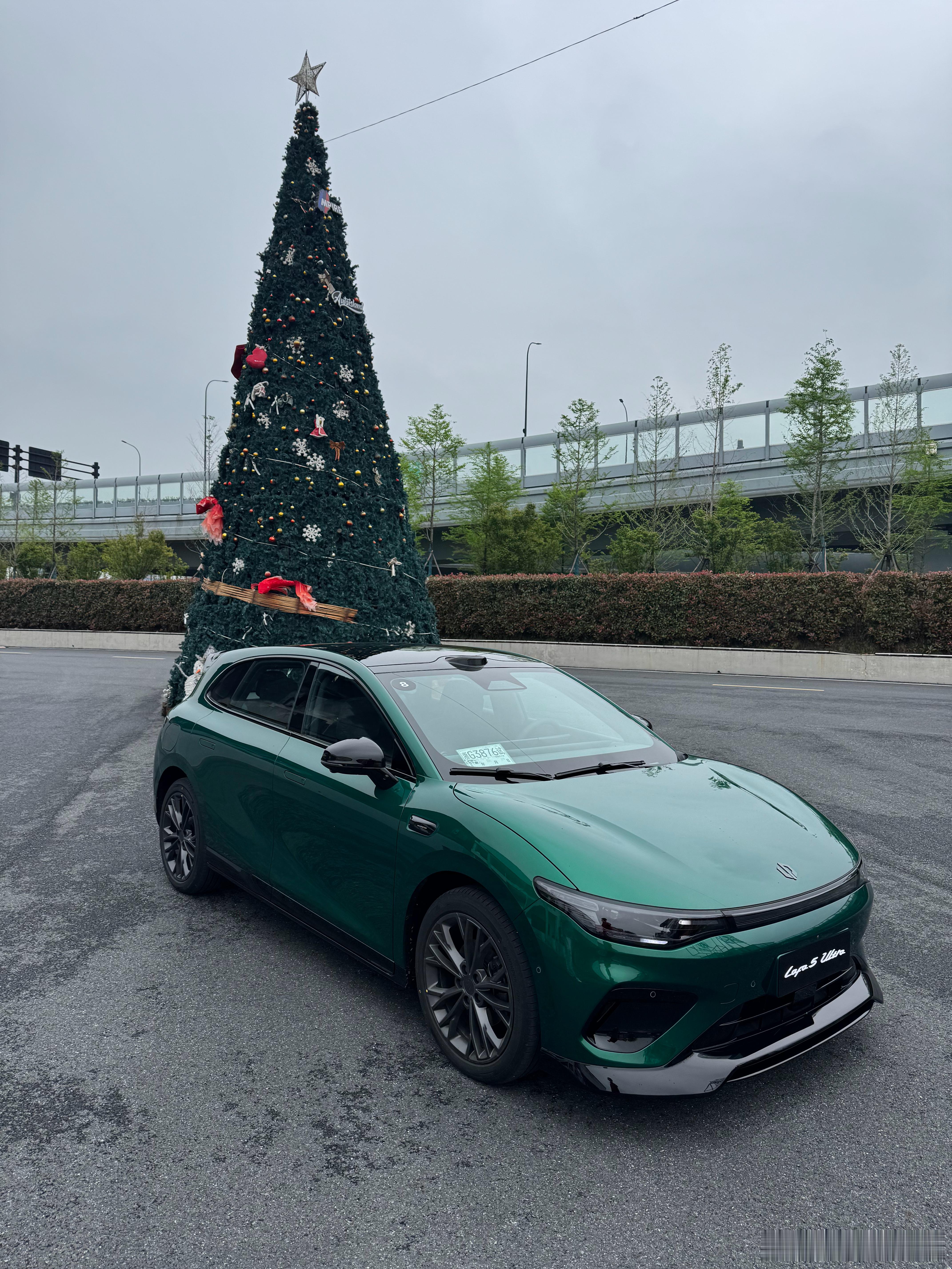 今天试了Lafa5Ultra，还挺惊喜的一款小钢炮。180kw，零百5.9秒。