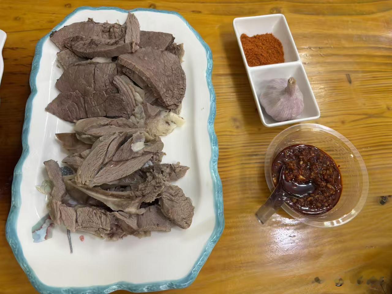 藏区的美景美食果然别有风味，大家说下这两三盘菜多少钱？藏区路途风景藏区西藏藏
