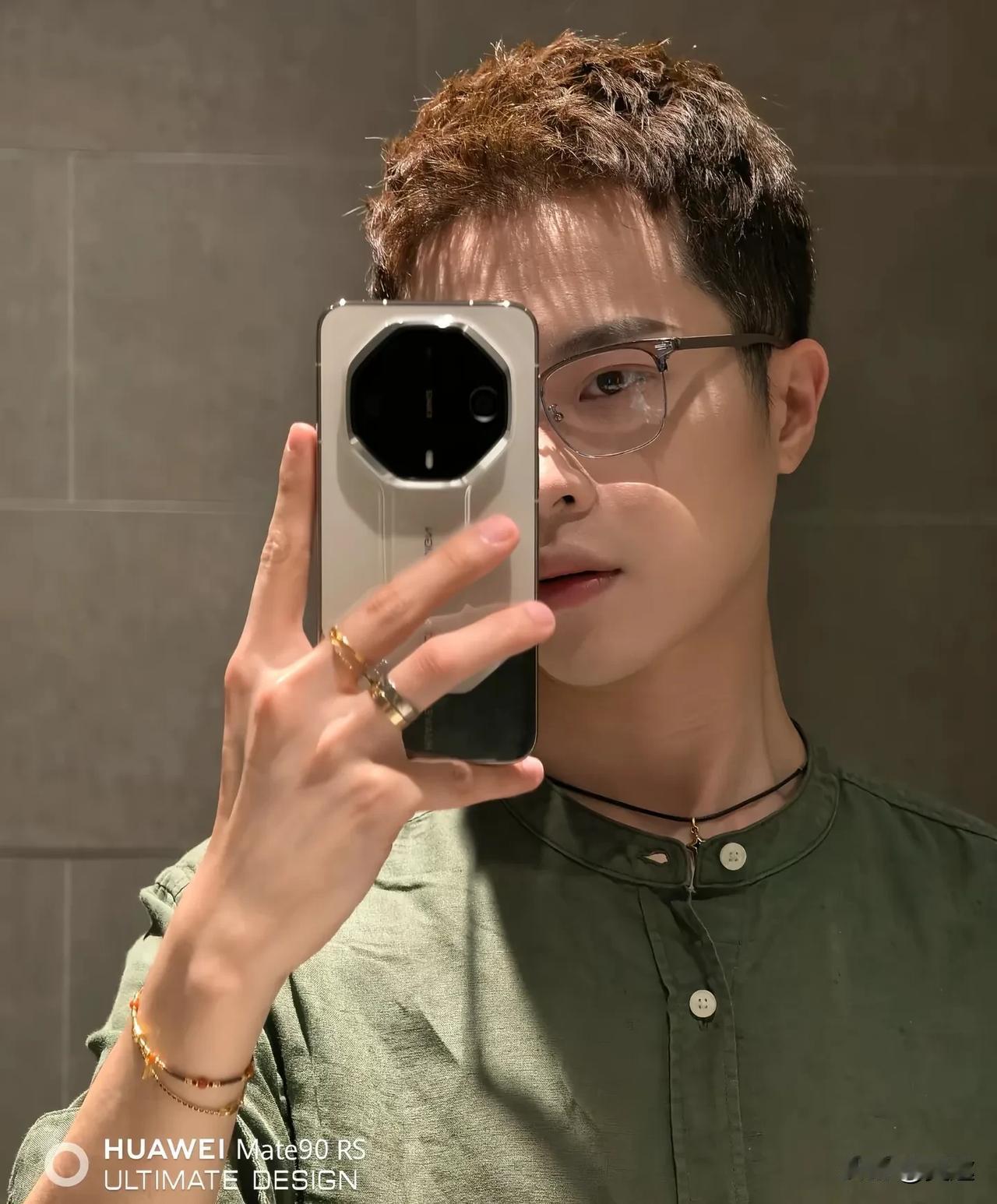华为Mate90RS，是男人最大的排面！12999元起Mate90RS，竟然
