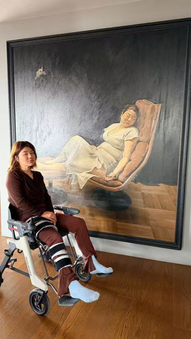 杨天真腿伤还没好又滑倒了本就需要小心照顾的腿伤又遇意外，实在令人心疼。希望她能