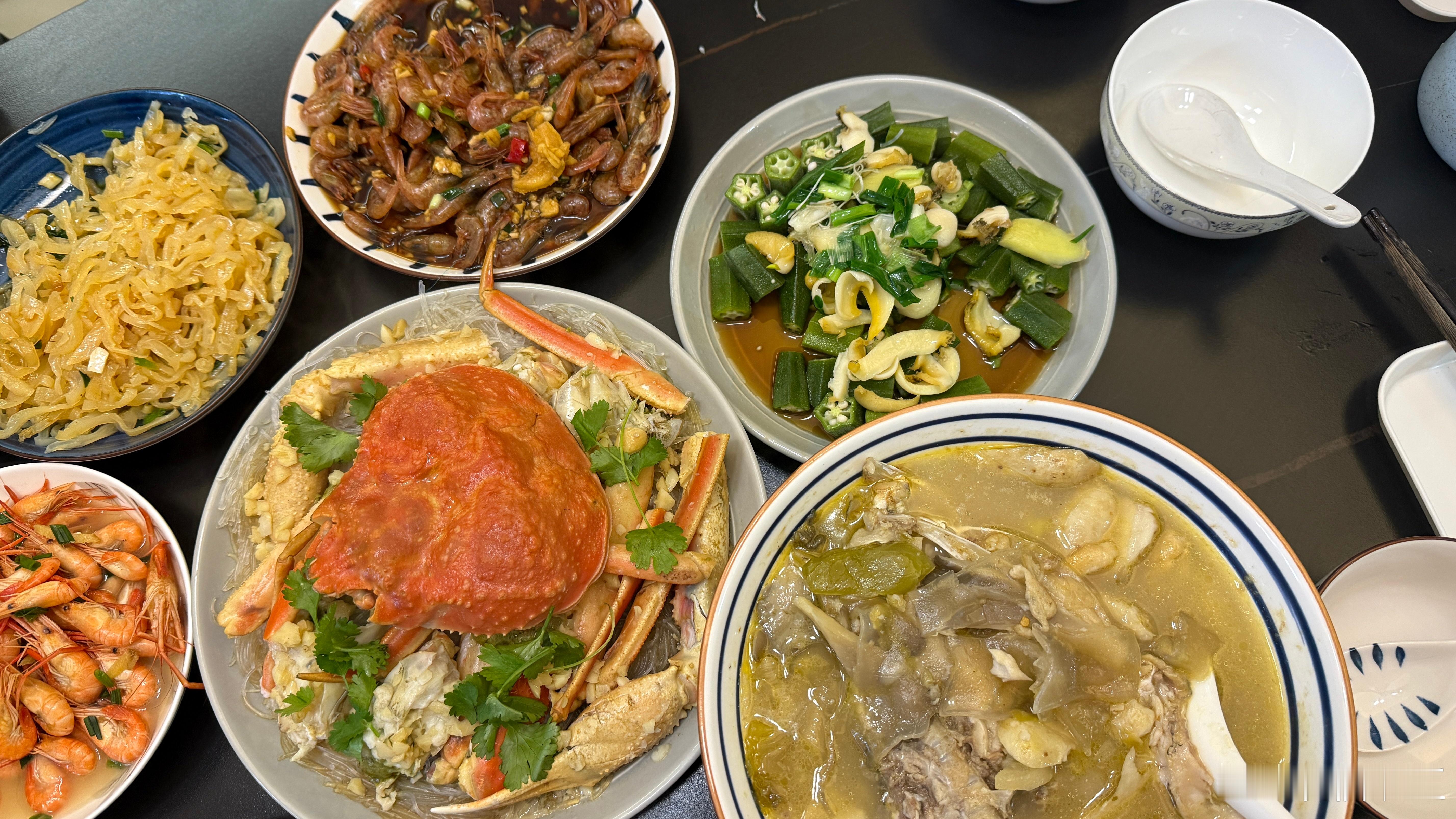 回来给我爸妈做顿饭吃，葱油鲍鱼挺好吃的，就是刀工不行