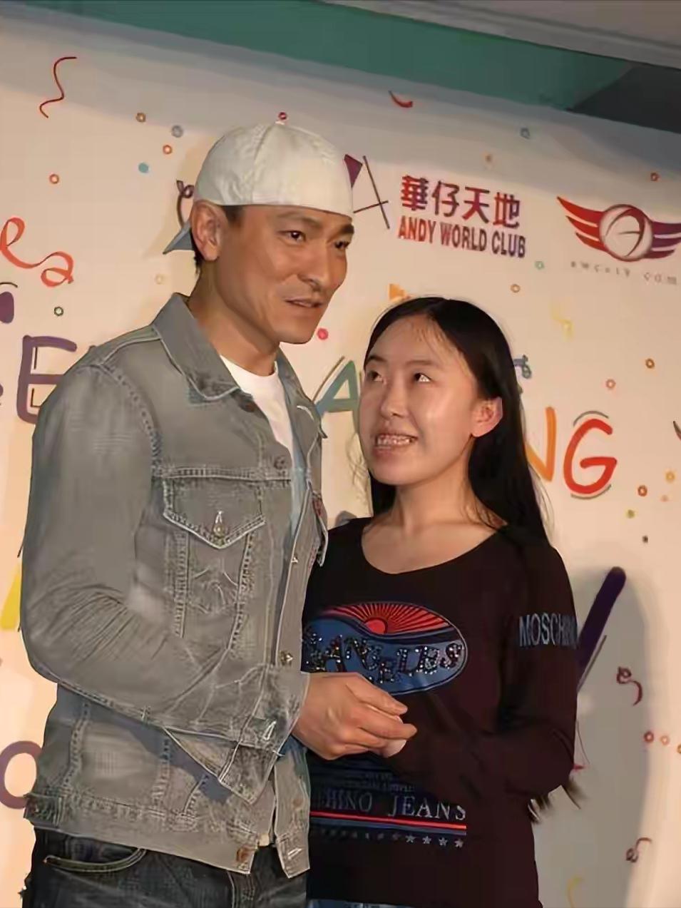 18年了，那个为嫁刘德华逼父卖肾、跳海自尽的女人，现在过得怎样了？200