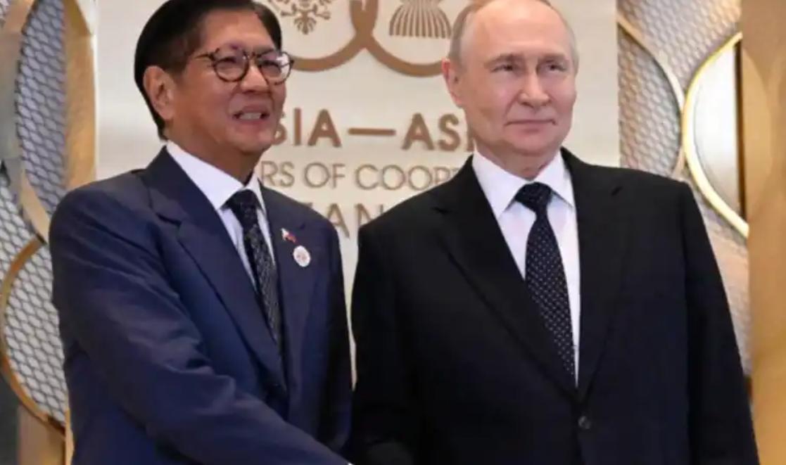 马科斯现身金砖峰会会场，不光金砖成员国的代表颇感意外，就连印度记者都愣了神。新德