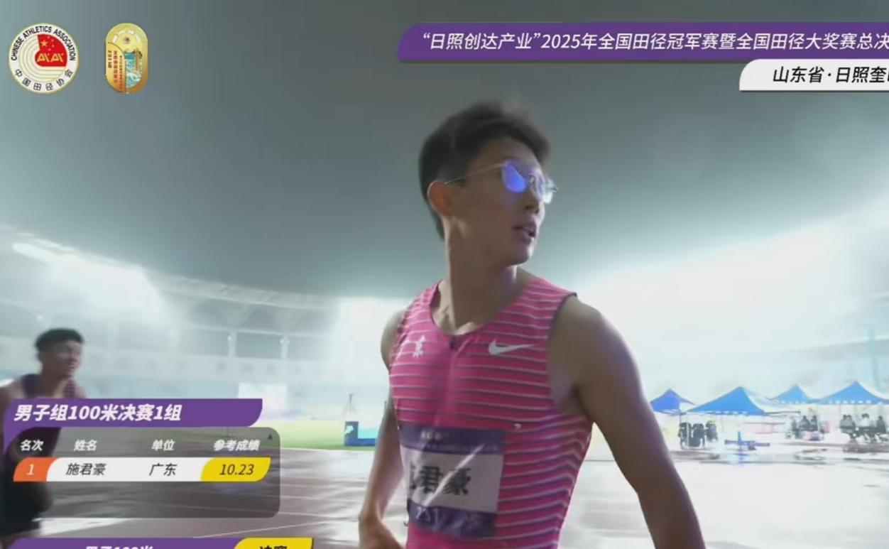 20岁的飞人施君豪终于扬眉吐气了！东京田径世锦赛男子4乘100米接力第三棒施君豪