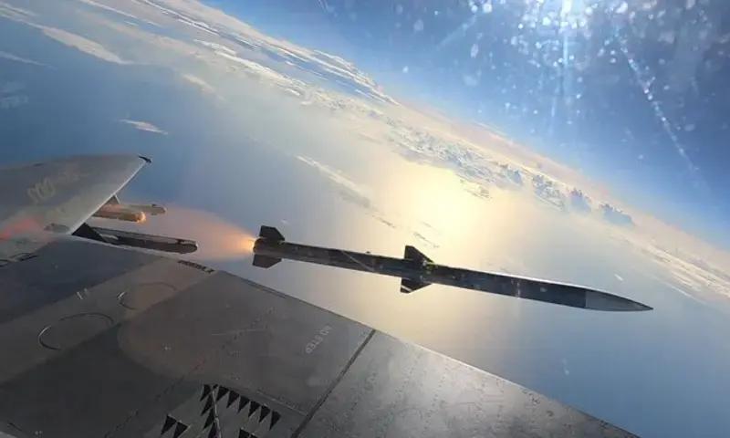 中国顶刊论文承认，AIM-260超越了PL-15，但最终结论让美国有点哭笑不得！