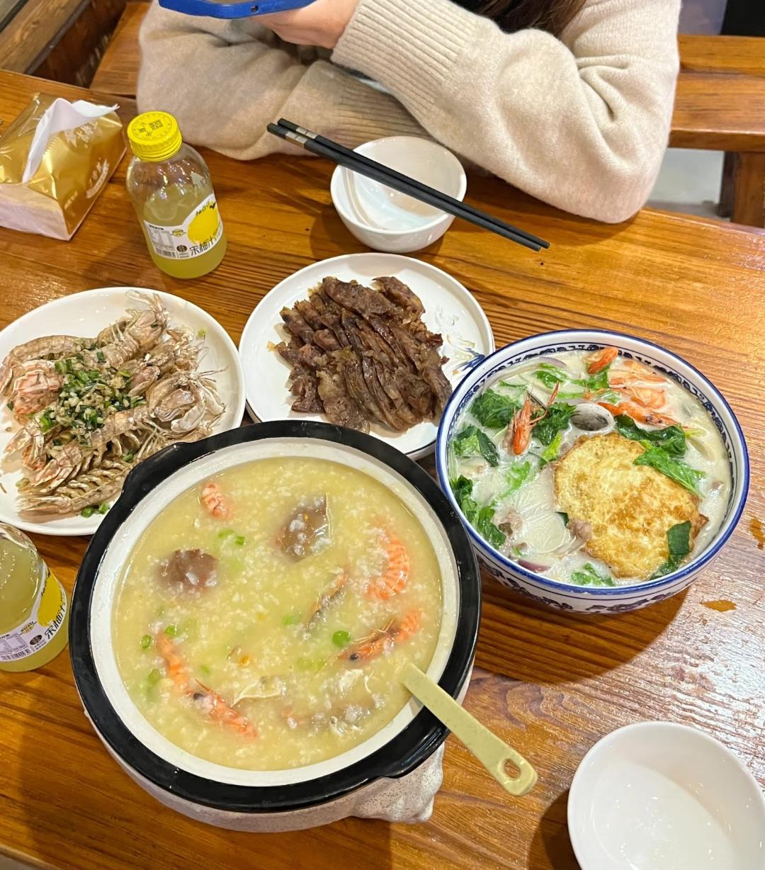 中午吃饭时老公突然说“离婚吧”，我愣了三秒夹起一块肉，平静回了句“好，你拟协议”