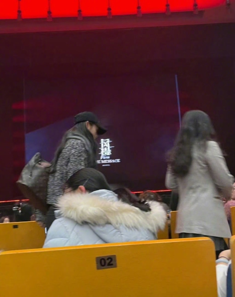 陈丽君专门去看了陈昊宇的话剧，俩人关系这么好吗？