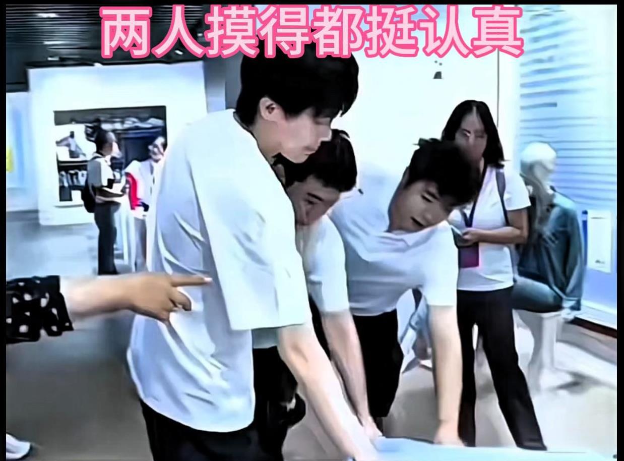起初三只手在上面摸摸手感和质量，后来就剩下两只手[捂脸哭]曹魏明显对四件套不知道