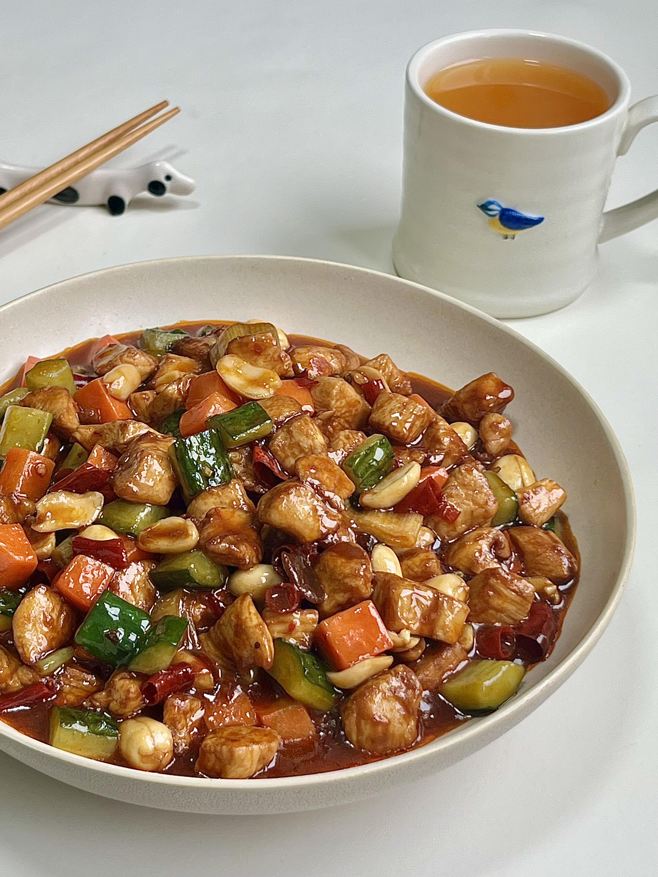 家常宫保鸡丁｜酸甜微辣，我家餐桌常驻款家人们，我家餐桌的常驻选手来啦！这道家家