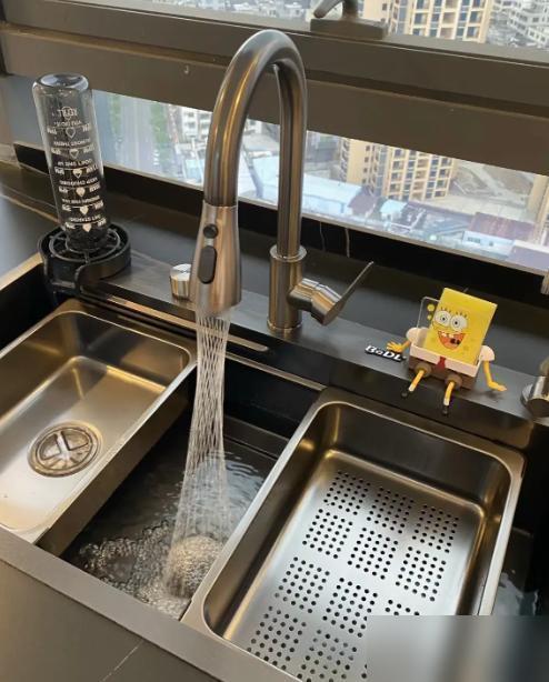 后悔死了！之前跟风装双水槽的坑我踩得透透的！明明想着能分开洗，结果大炒锅放不