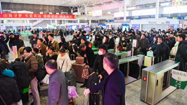 2026年春运启幕, 长三角首趟高铁临时旅客列车今晨踏上返乡路