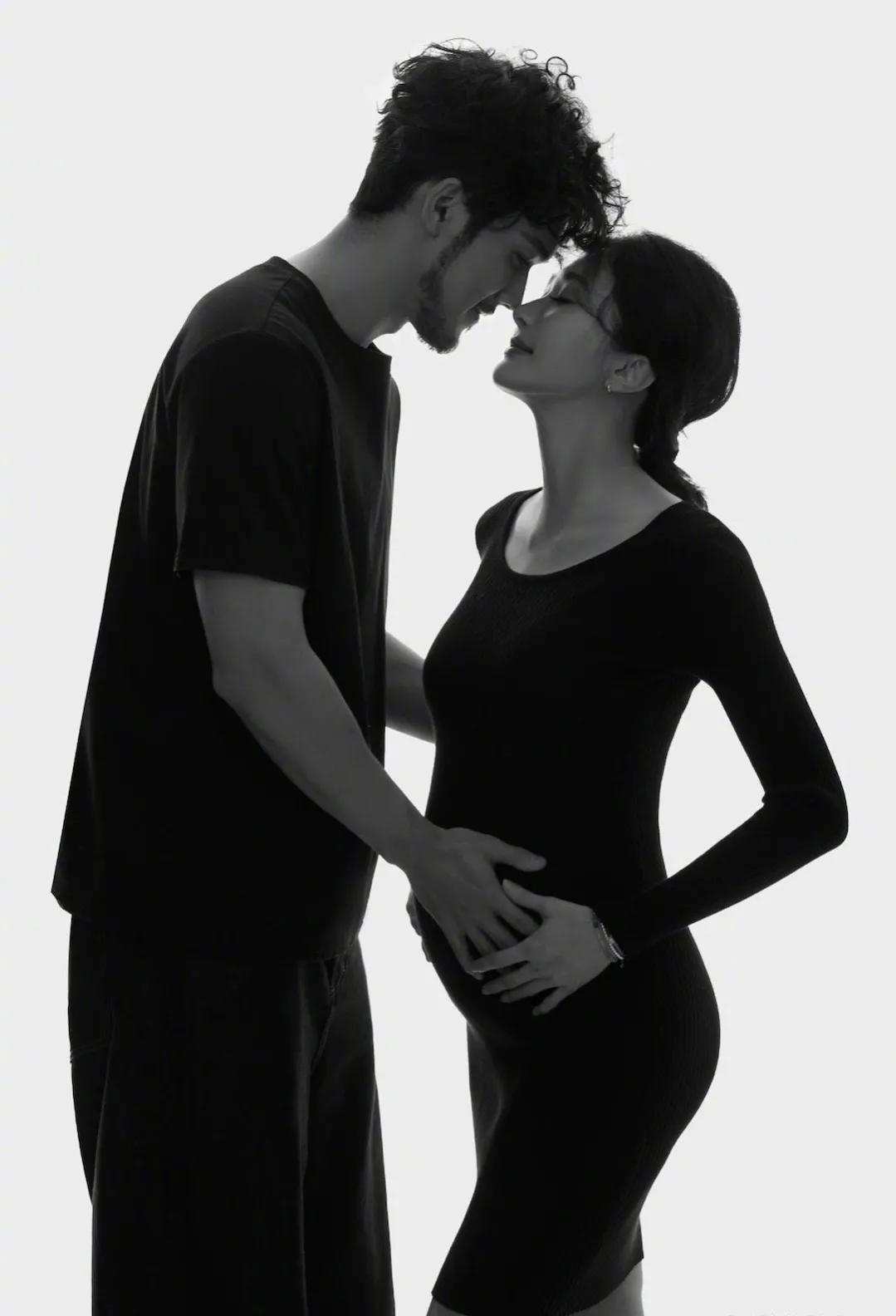 陈牧驰陈冰官宣结婚生子啦晒出一家三口碰拳照称欢迎小柒宝的到来3月28日，