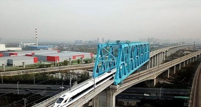 一个国家能“蠢”到什么地步？看看瑞典就懂了，三十年前，瑞典人均GDP高达