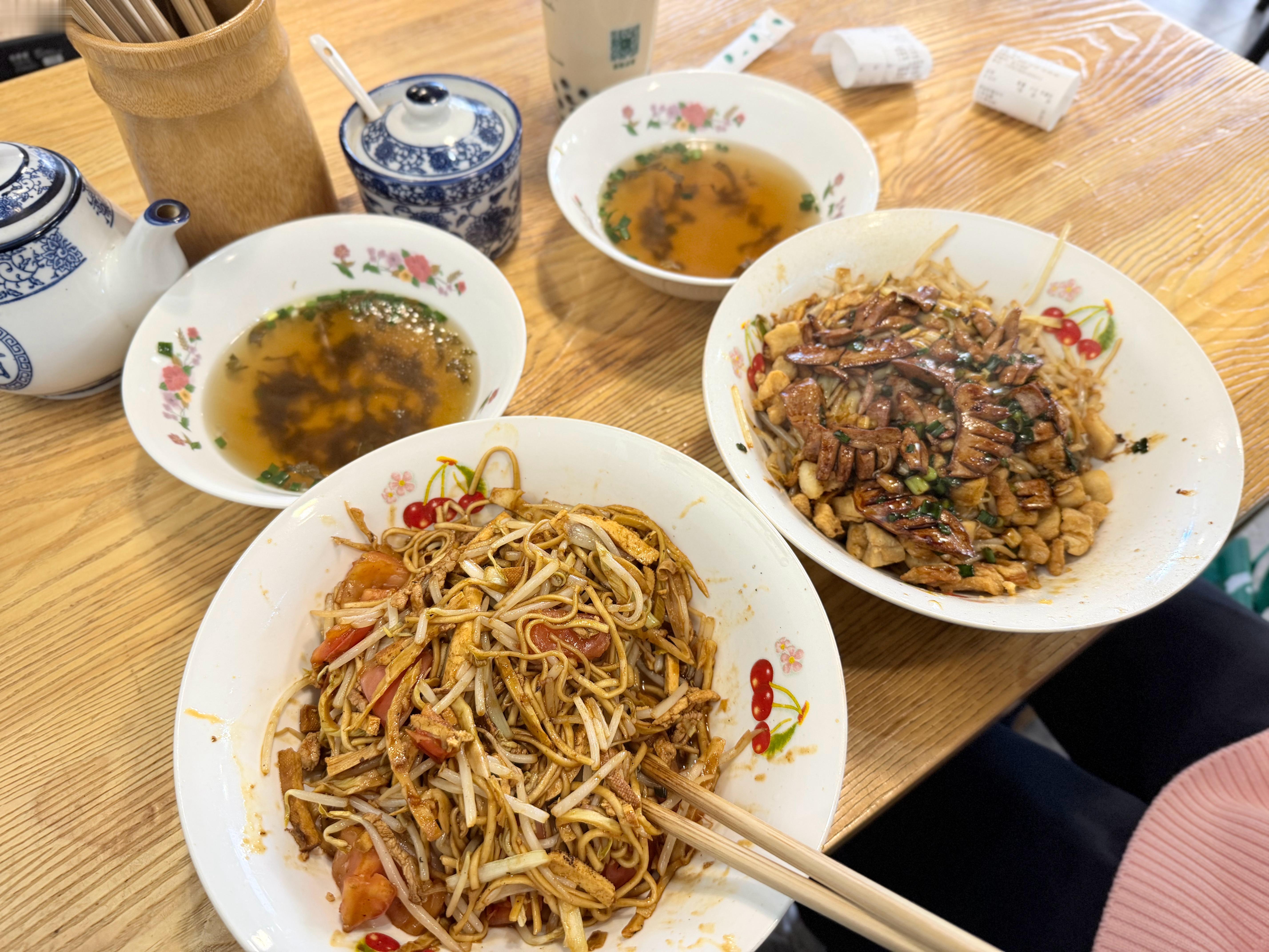 两个人吃三碗面，吃这块确实没输过杭州·小狗面馆(信义坊店)