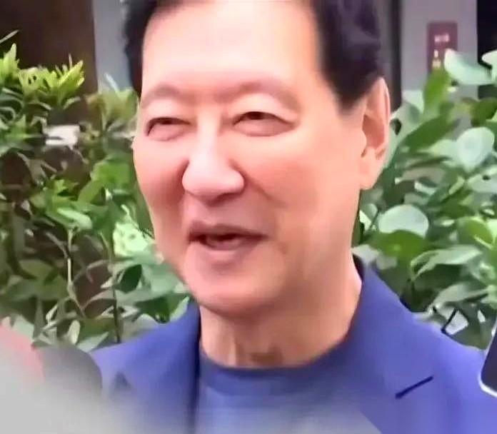 金溥聪亲自下场，对外只说两个字：关心。一句轻飘飘的“关心”，就把所有射向马英九