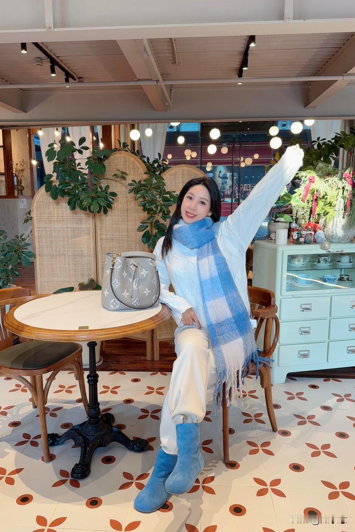 松弛感OOTD|过个蓝色暖冬~🩵温暖的蓝白系，出门喝咖啡啦光棍节的氛围