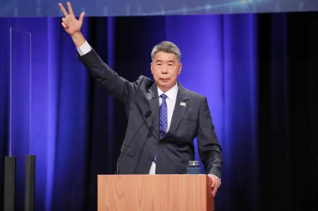 张亚中去哪里了？作为要竞选国民党党主席的张亚中，这个时候就要出来力挺国民党要被民