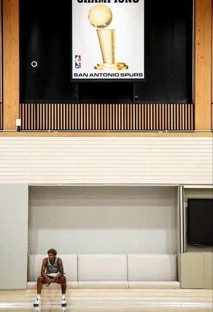 刚刚被马刺裁掉的杰里米-索汉在个人社媒上发文，告别自己的母队马刺。索汉在动态当