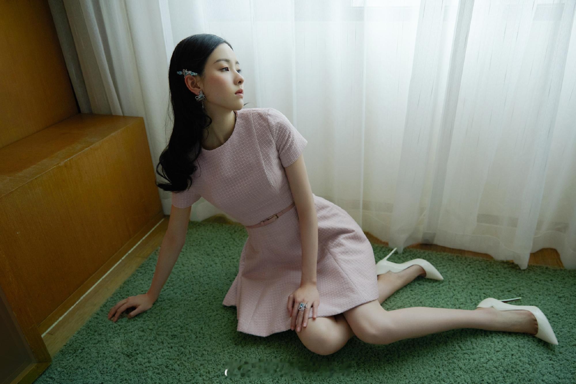 陈都灵甜美写真​​​
